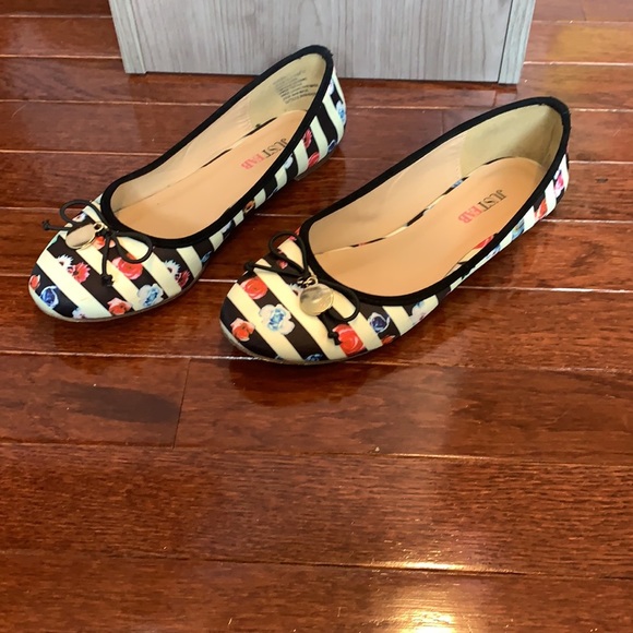 Size 6.5 Just Fab flats - Picture 2 of 4